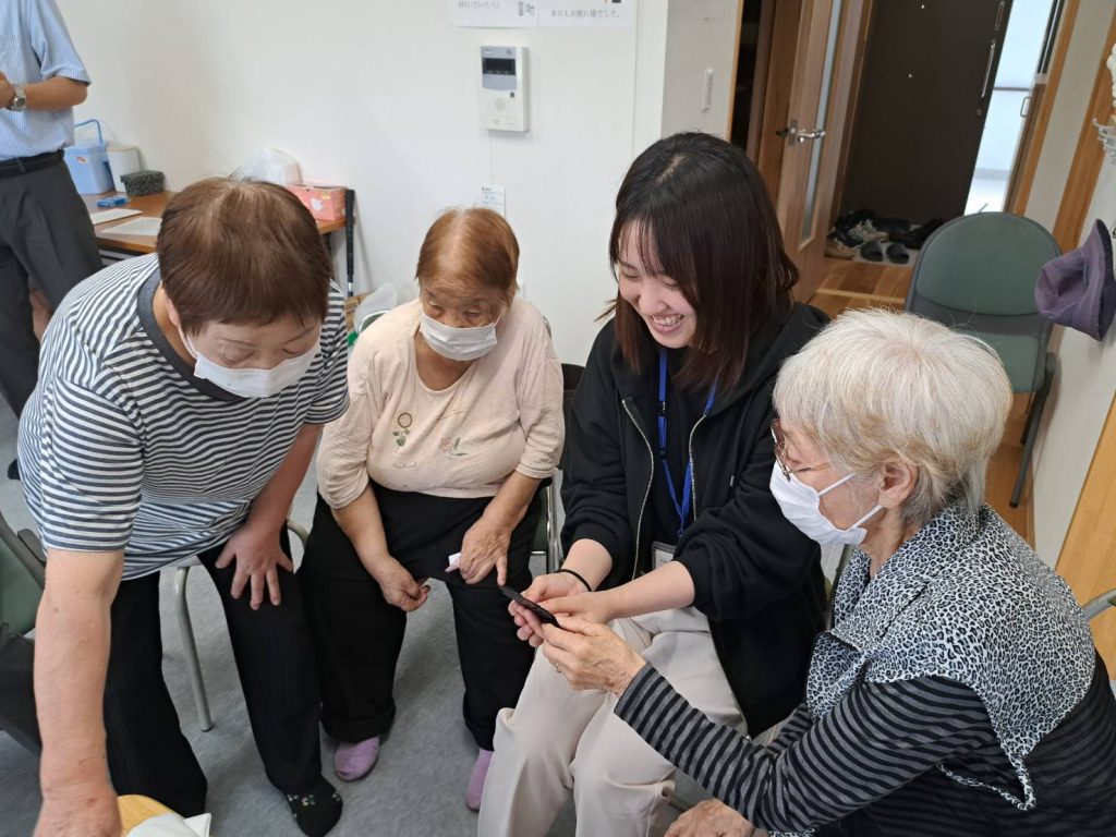 サロンで花札に挑戦！